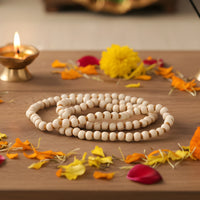 Tulsi-Mala-lifestyle-view 